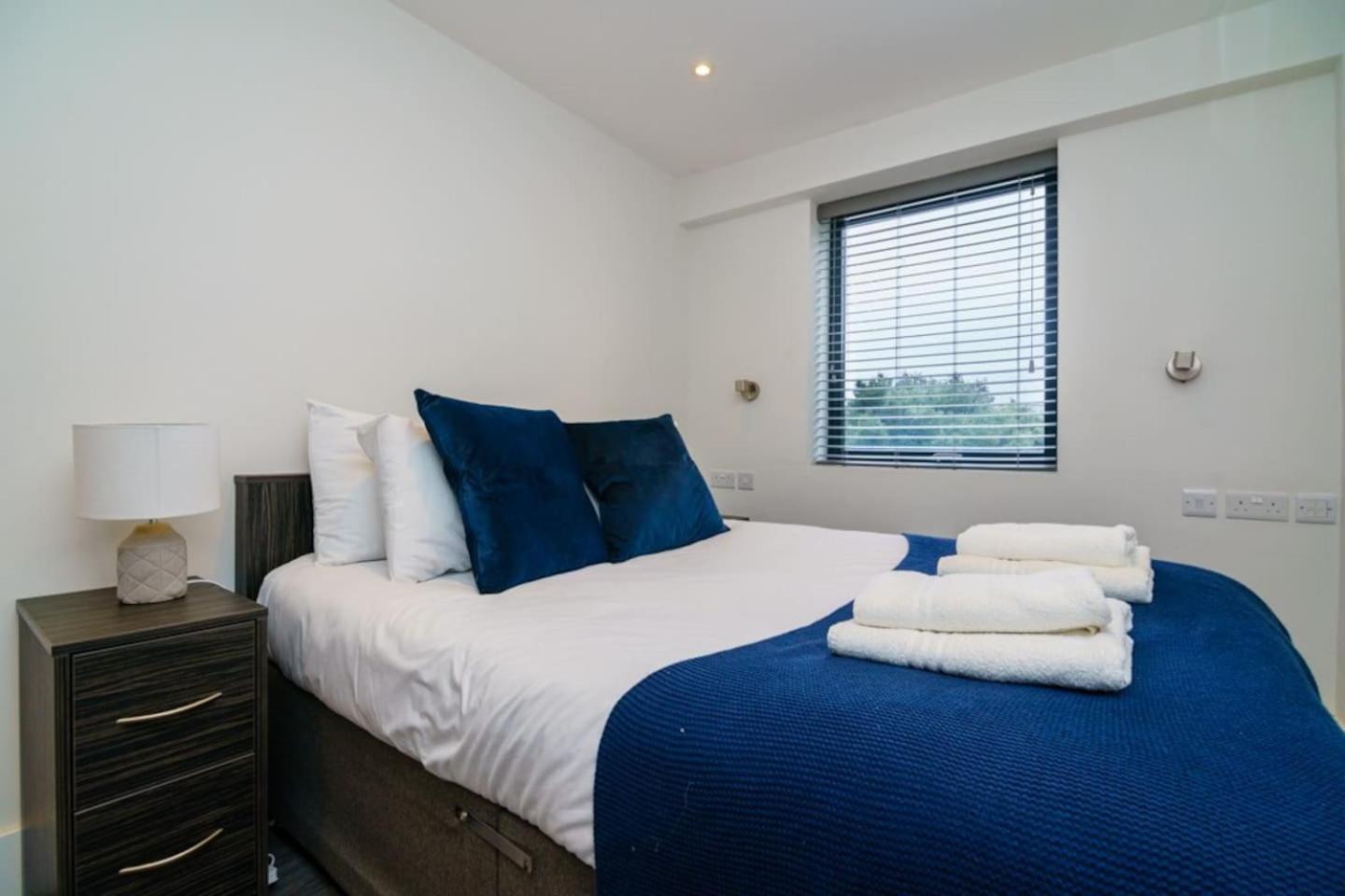 2bd In Whitechapel, * Londra