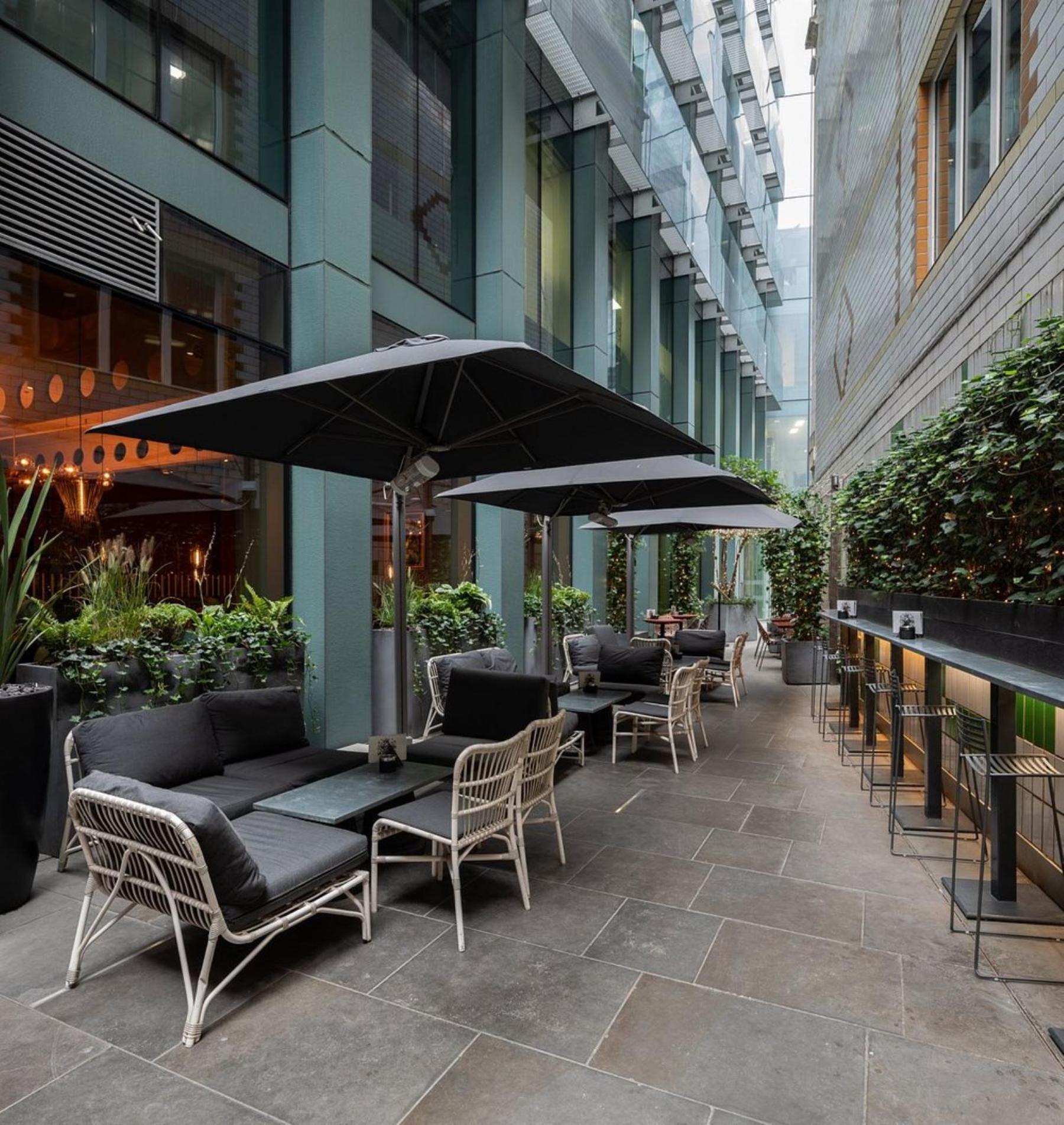 2bd In Whitechapel, * Londra